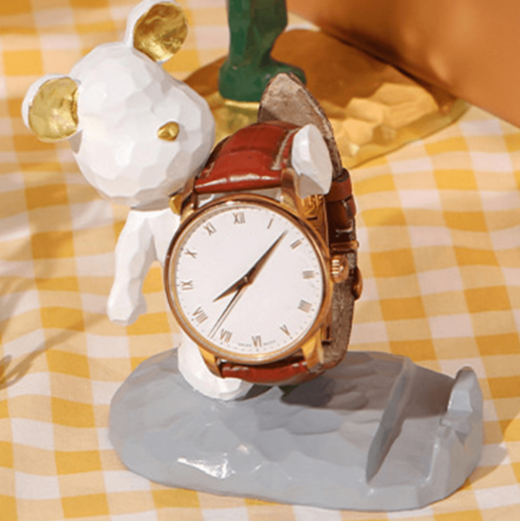 Bear Sculpture Mobile Phone Stand