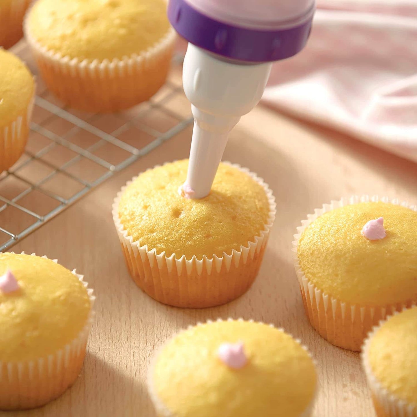 Dessert Decorator Plus Tool with 5 Decorating Tips